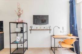 Lovely and cute studio in excellent location