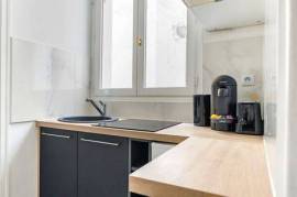 A beautiful fully renovated apartment, an 8-minute walk from the beach and various shops