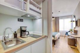 Comfortable Studio with Modern Amenities and Air Conditioning
