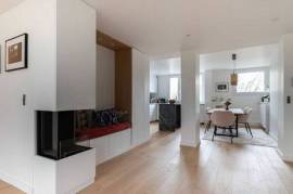 Elégant appartement de 130 m2, idéalement situé dans un cadre serein, à Neuilly-sur-Seine en bord de Seine