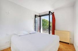 Nice quiet 2BR apartment with Balcony