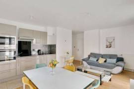 Chic apart with parking near Paris