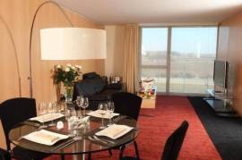 Lieusaint - 2-BR family Suite near Orly Airport: Relax, Dine, and Explore