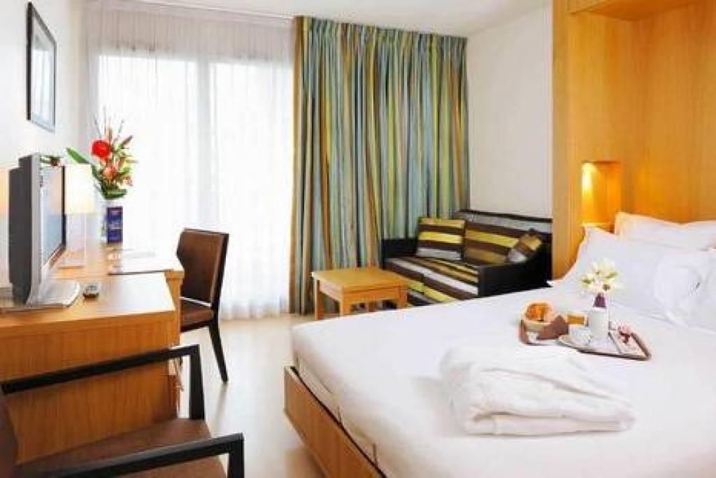 Massy - Convenient studio with Indoor Pool near Paris