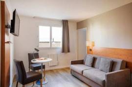 Créteil - Spacious 1-BR apartment near Paris with Kitchenettes