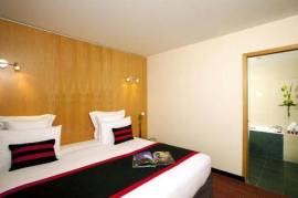 Lieusaint - Prestigious Suite near Orly Airport: Relax, Dine, and Explore