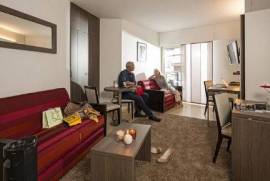 Spacious and stylish 2-BR apartment in Courbevoie - great view!