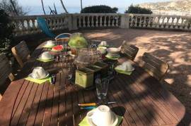 Wonderful place near Marseille and Aix en Provence with and amazing sea view and swimming pool