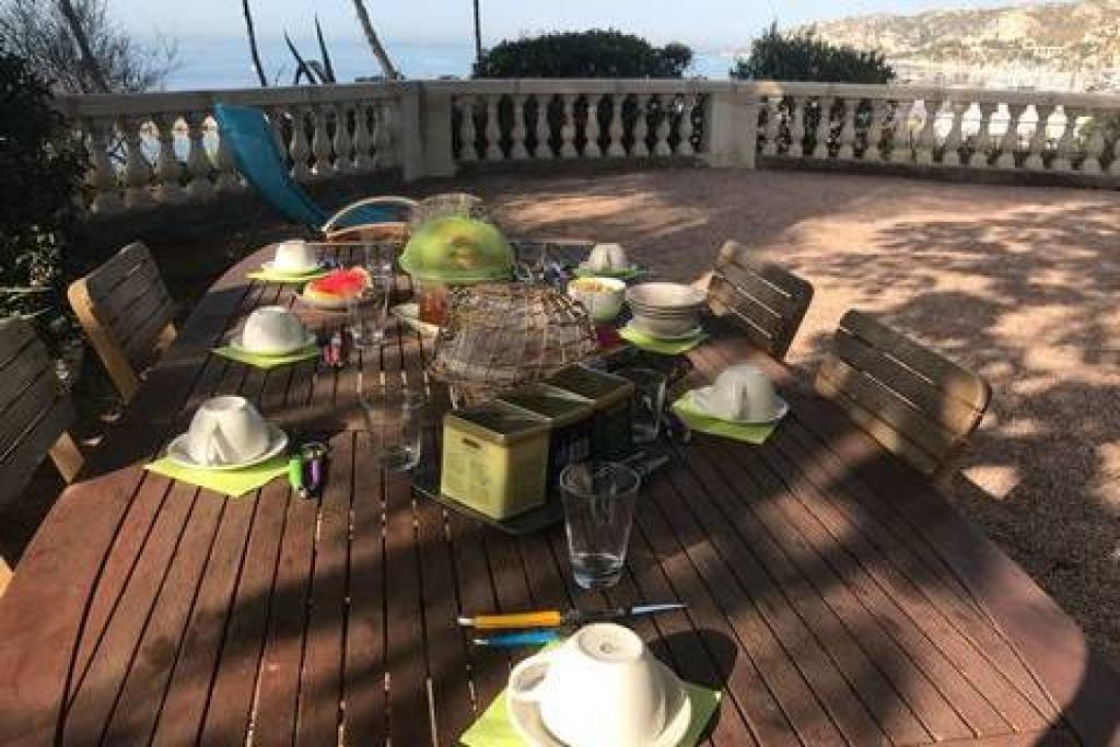 Wonderful place near Marseille and Aix en Provence with and amazing sea view and swimming pool