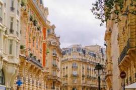 Gentle Parisian Haven: Charm and Serenity in the Heart of the 10th