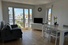Beautiful & bright flat in the heart of town, Rueil-Malmaison