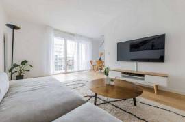 Spacious 2-Bedroom Apartment with Balcony and Elevator Access