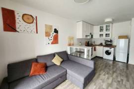 Spacious 1-bedroom apartment + parking - Fully furnished - Appliances included