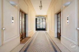 Cute studio with stuning view on eiffel tower above the roofs in Montrouge
