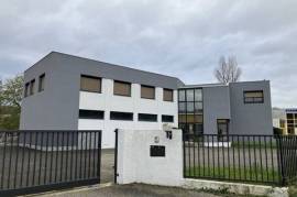 A LOUER - Bâtiment indépendant - 574 m² - CHAPONOST