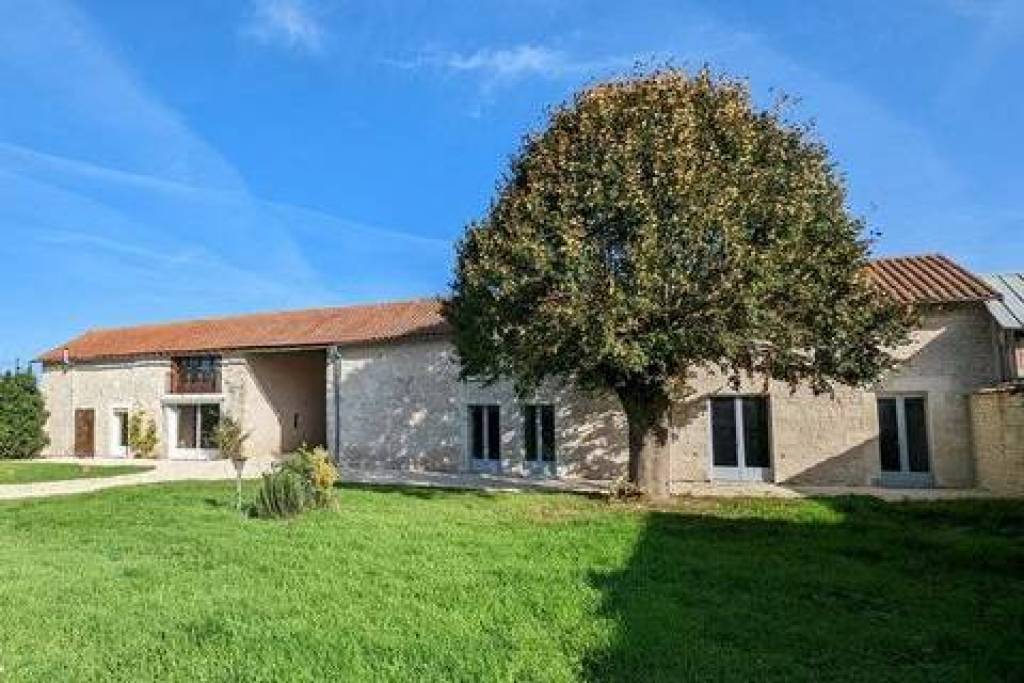Edge of hamlet, quiet, 3 bed renovated house + 1 bed gite, o'bldgs, garden, pasture