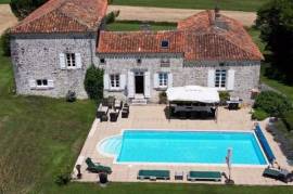 6 Bed House, Chadurie, Charente