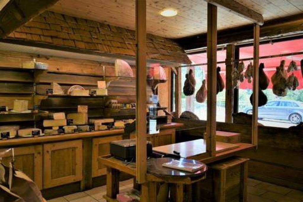Leasehold Artisan Deli in Grand-Bornand