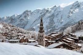 PUB - BAR EN STATION DE SKI - EMPLACEMENT NUMERO 1