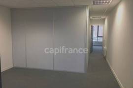 Dpt Nord (59), à vendre ROUBAIX immeuble de rapport Bureau 67m2 centre-ville en zone franche et QQPV au pied des transports