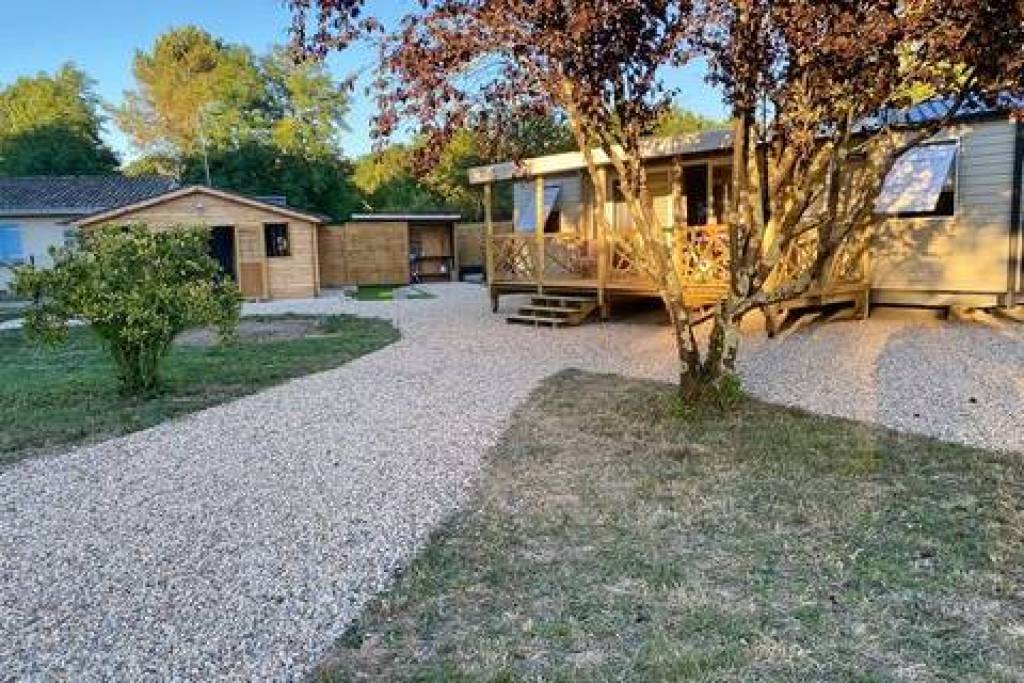 Terreno edificable con casa móvil y chalet - 24700 Ménesplet