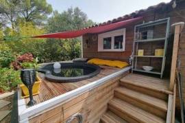 Mobil-home-chalet sur terrain de loisir au Castellet