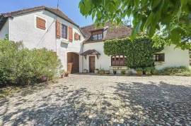 Character property on the St Jacques de Compostelle itinerary