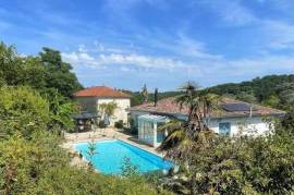 LOT ET GARONNE.- Set of 2 houses, swimming pool, outbuildings on 5 hectares