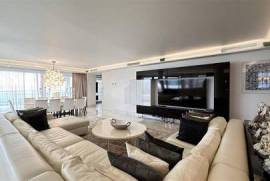 Lovely 5 bedroom apartment in Royal Ocean Plaza, Gibraltar