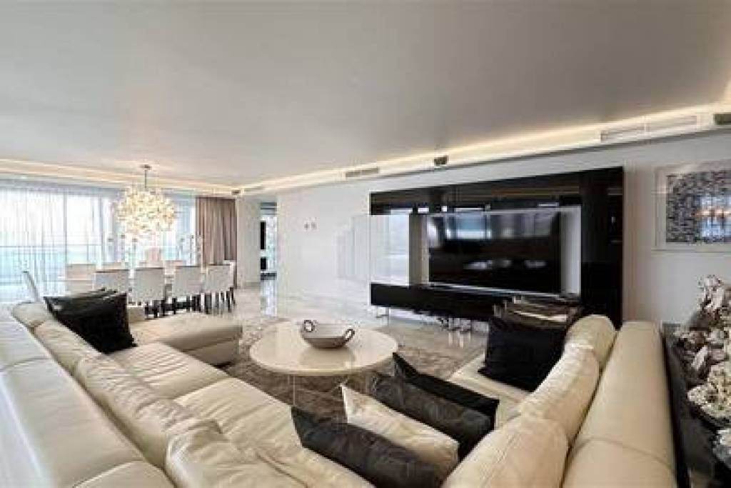 Lovely 5 bedroom apartment in Royal Ocean Plaza, Gibraltar