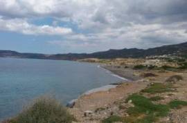 Plot of land directly by the sea in Trypitos.
