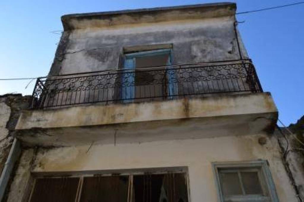 Maison ancienne sur deux étages à rénover.