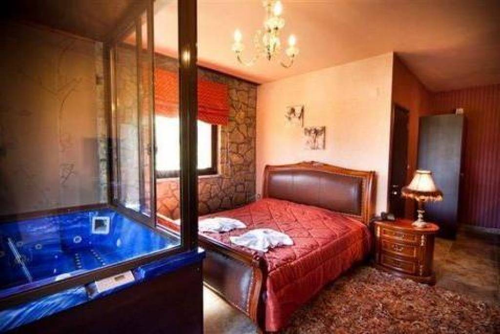 Hotel for sale Krioneri (Nevropoli Agrafon)