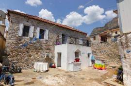 Stone House next to the famous climbing routes of the Red Rock