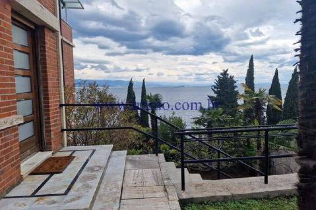 VILLA WITH PANORAMIC VIEW AT FIRST ROW TO SEA
