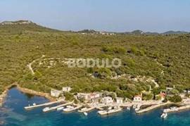 Agricultural land of 1450 m2 in bay Prtljug - Lukoran, Island Ugljan