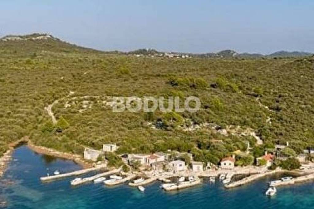 Agricultural land of 1450 m2 in bay Prtljug - Lukoran, Island Ugljan