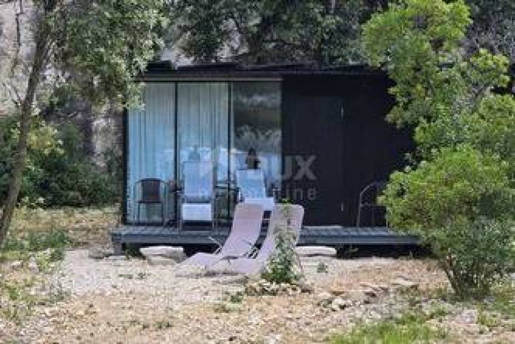 ISTRIA, RAKALJ - Agricultural land with facility 20 meters from the sea
