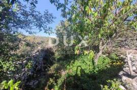 КРЕС, ПОДОЛЬЕ – Аутентичный каменный амбар – Идеальная возможность для реконструкции и инвестиций в тишине острова!