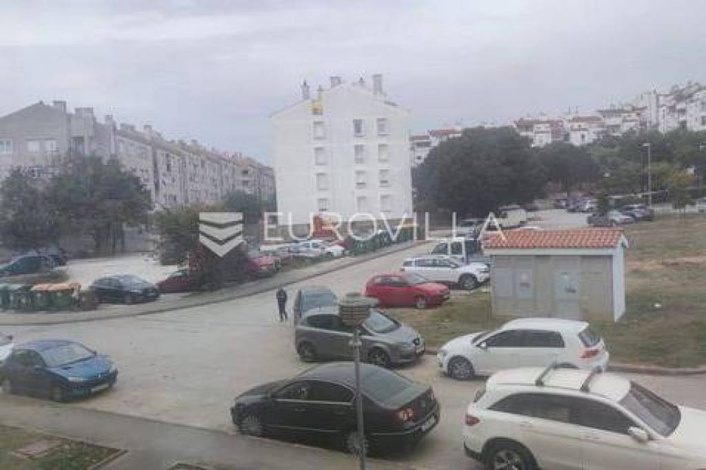 Zadar, Bili Brig, office space in an excellent location on the first floor of a residential and ...