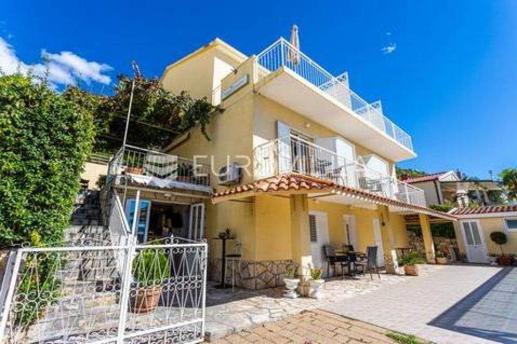 Promajna, apartment house near the sea