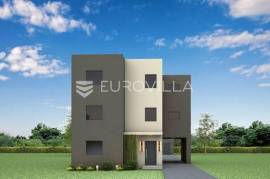 Osijek, Biljska cesta, four-room apartment of 135.86 m2 on the 1st floor with a yard