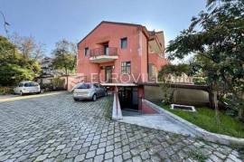 Kastav, Spinčići, commercial premises of mixed use NKP 256 m2 with a lot of potential!