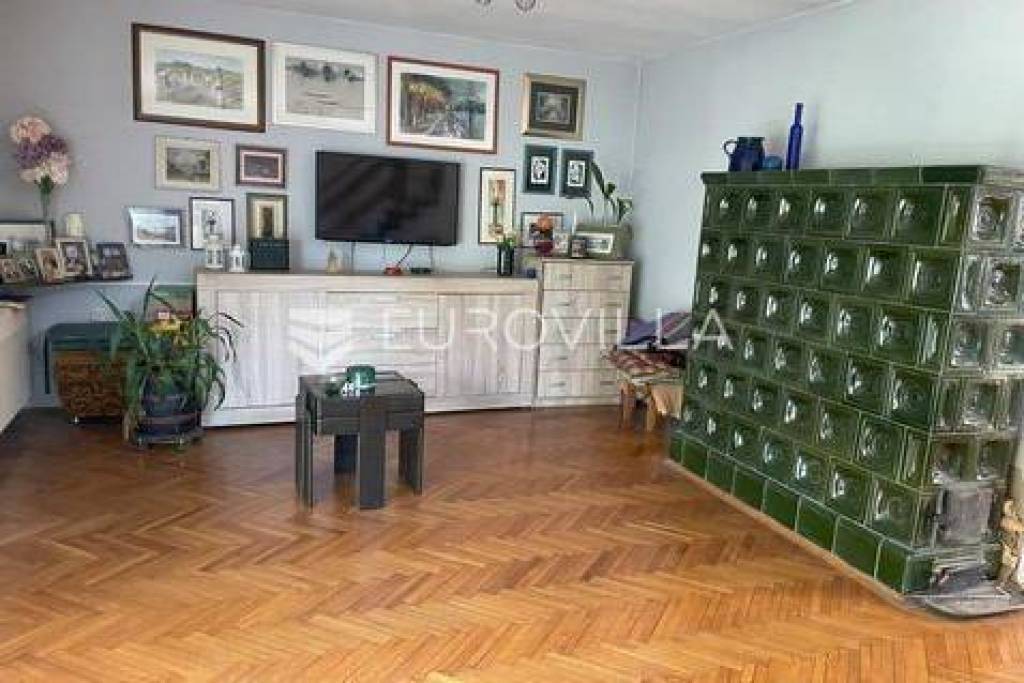Požega, TWO HOUSES in an attractive location BRP 754 m2, unique offer