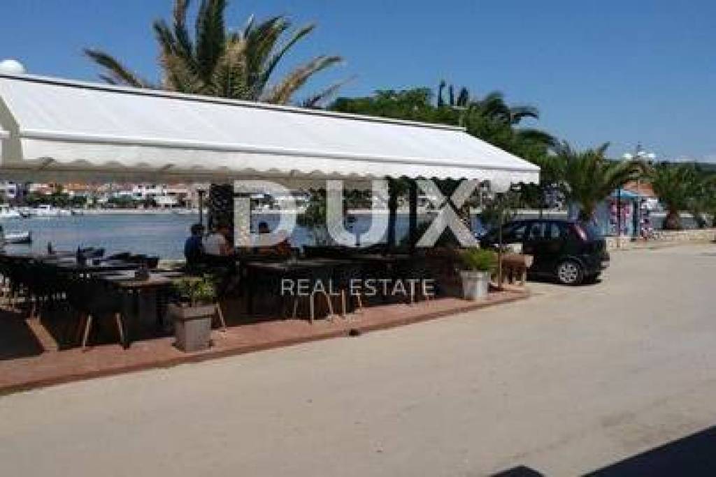 BIBINJE, ZADAR - TOP LOCATION! Established restaurant with apartments 1st row to the sea