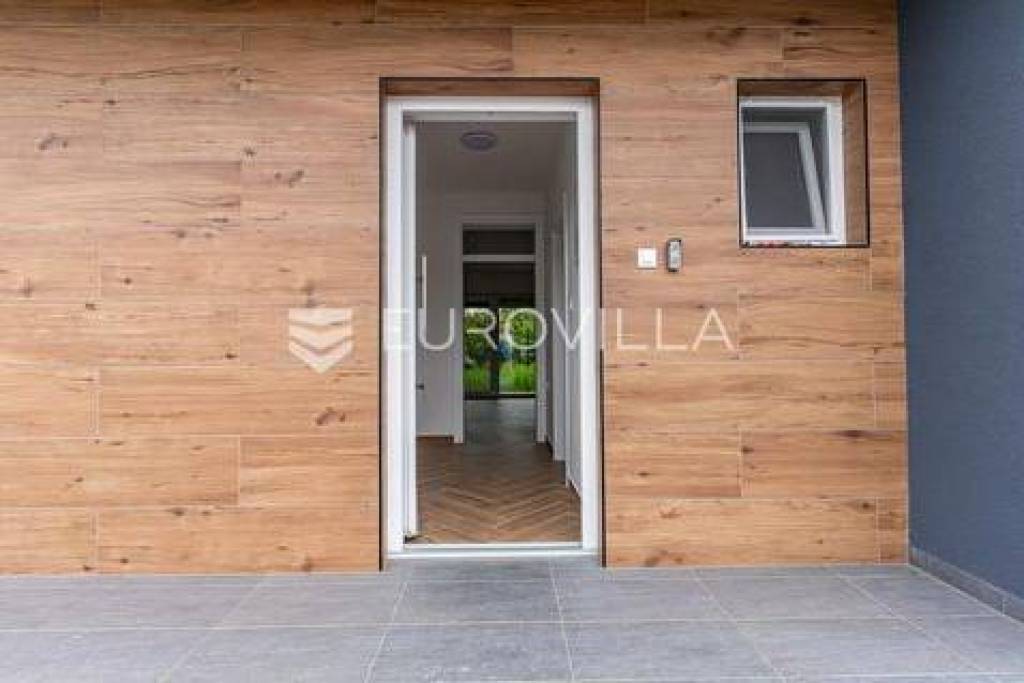 Požega, four-bedroom apartment 110 m2 with a garden of 33 m2