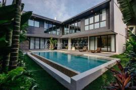 Modern Elegance in Bali: A 5 Bedroom Villa Masterpiece in Bumbak, Umalas