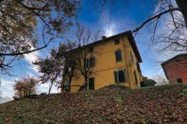 Castelvetro, a farmhouse that tickles the senses