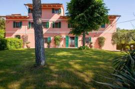 The Pink farmhouse