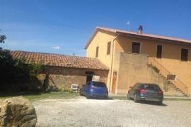 AZ28 - 56 ha farm with farmhouse, shed, stables and outbuildings